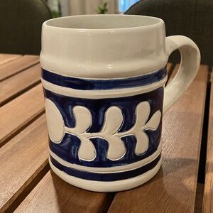 Williamsburg Pottery Salt Glazed Cobalt Blue/White Mug 16oz